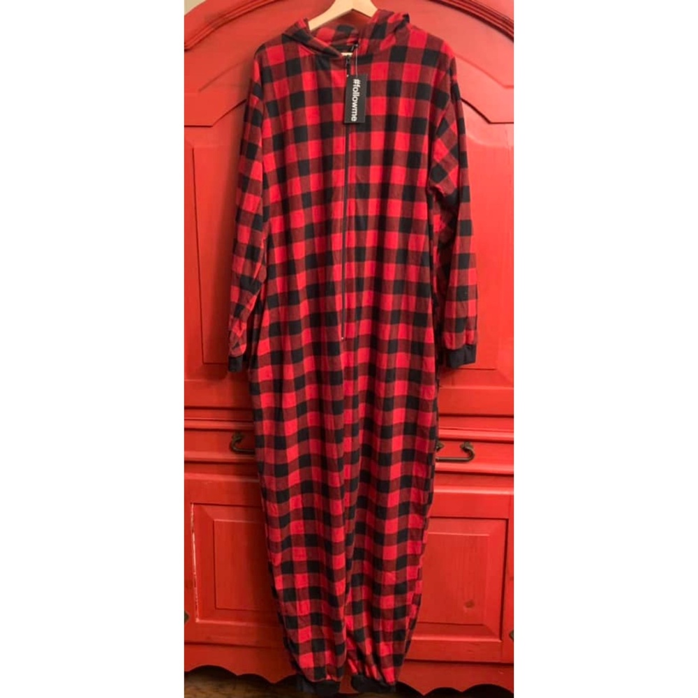 NWT Buffalo Plaid Hooded Pajamas with POCKETS Super Soft and Cuddly Size L Large